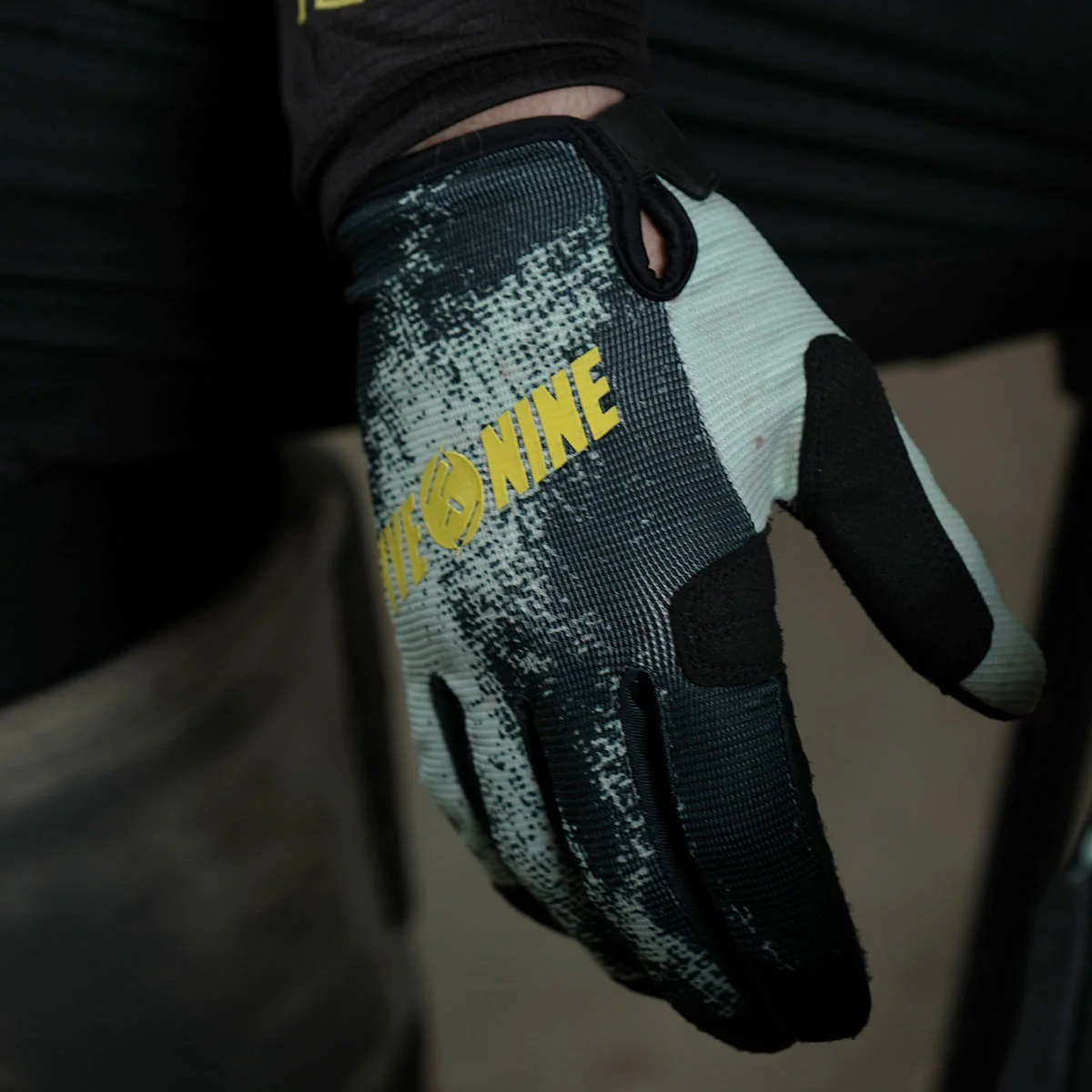 Low 5 Gloves - Image 19